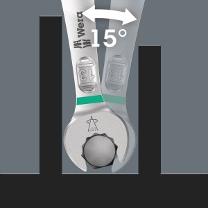 Wera Joker Maulschlüssel 12mm im Einsatz, zeigt 15° Winkel für enge Räume.