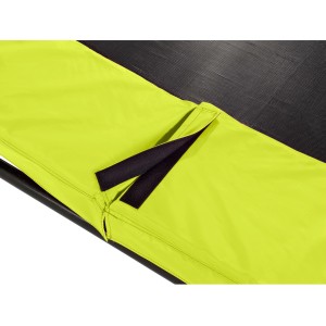 Detailaufnahme: Grüner Schutzrand mit Klettverschluss am EXIT Silhouette Trampolin.