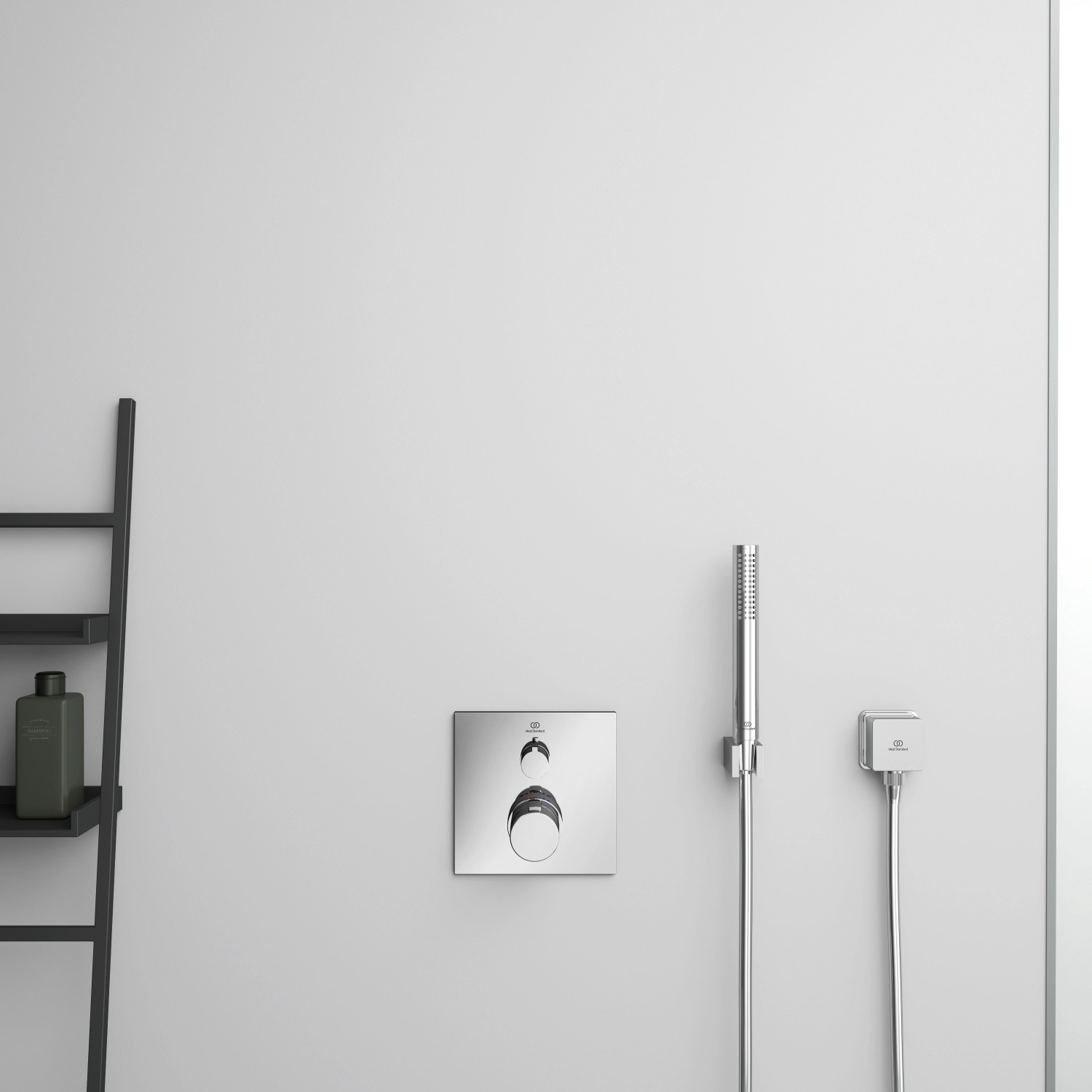 Eckiger Ideal Standard Brausehalter Idealrain Atelier in Chrom, Teil der Duschzubehör-Serie.