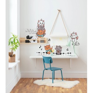 Deko-Sticker Aristocats Kittens im Kinderzimmer auf Wand, Regal und Schreibtisch.