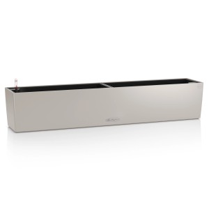Lechuza Balconera Color 100 in Sandbraun, ein länglicher Hängetopf mit Bewässerungssystem.