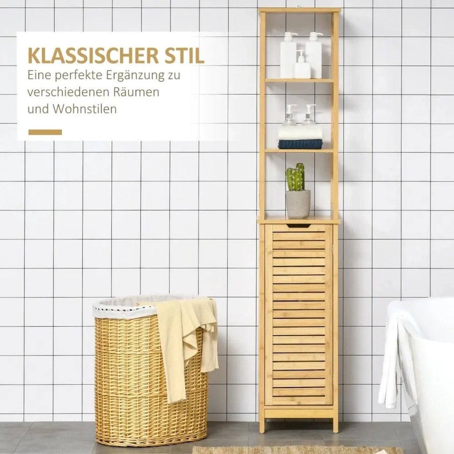 Hoher Kleankin Badezimmerschrank aus hellem Holz mit 3 offenen Fächern und einem Schrankfach mit Lamellentür.