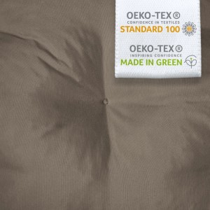 Taupefarbene Beautissu Deckchair-Auflage, Nahaufnahme des Stoffes mit OEKO-TEX Standard 100 Label.