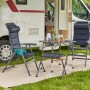Dunkelblauer Siena Garden Campingsessel Premium mit Aluminiumgestell und AirMesh Bezug vor Wohnmobil.