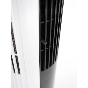 Detailaufnahme: Schwarz-weißer Vasner Turmventilator MilliFan mit Luftfilter und verstellbarer Luftrichtung.