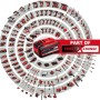Einhell Power X-Change Akku mit Werkzeug-Sortiment im Hintergrund.