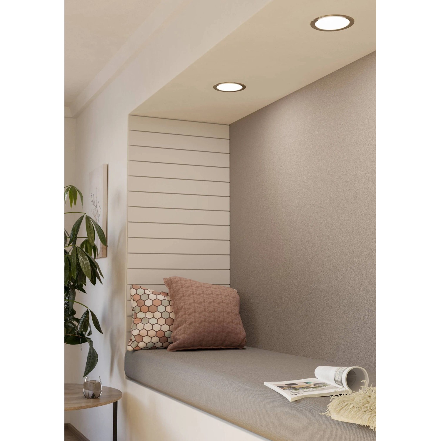 Eingebaute, runde Eglo LED-Einbauspots Fueva 5, nickelfarben matt, in Decke integriert.