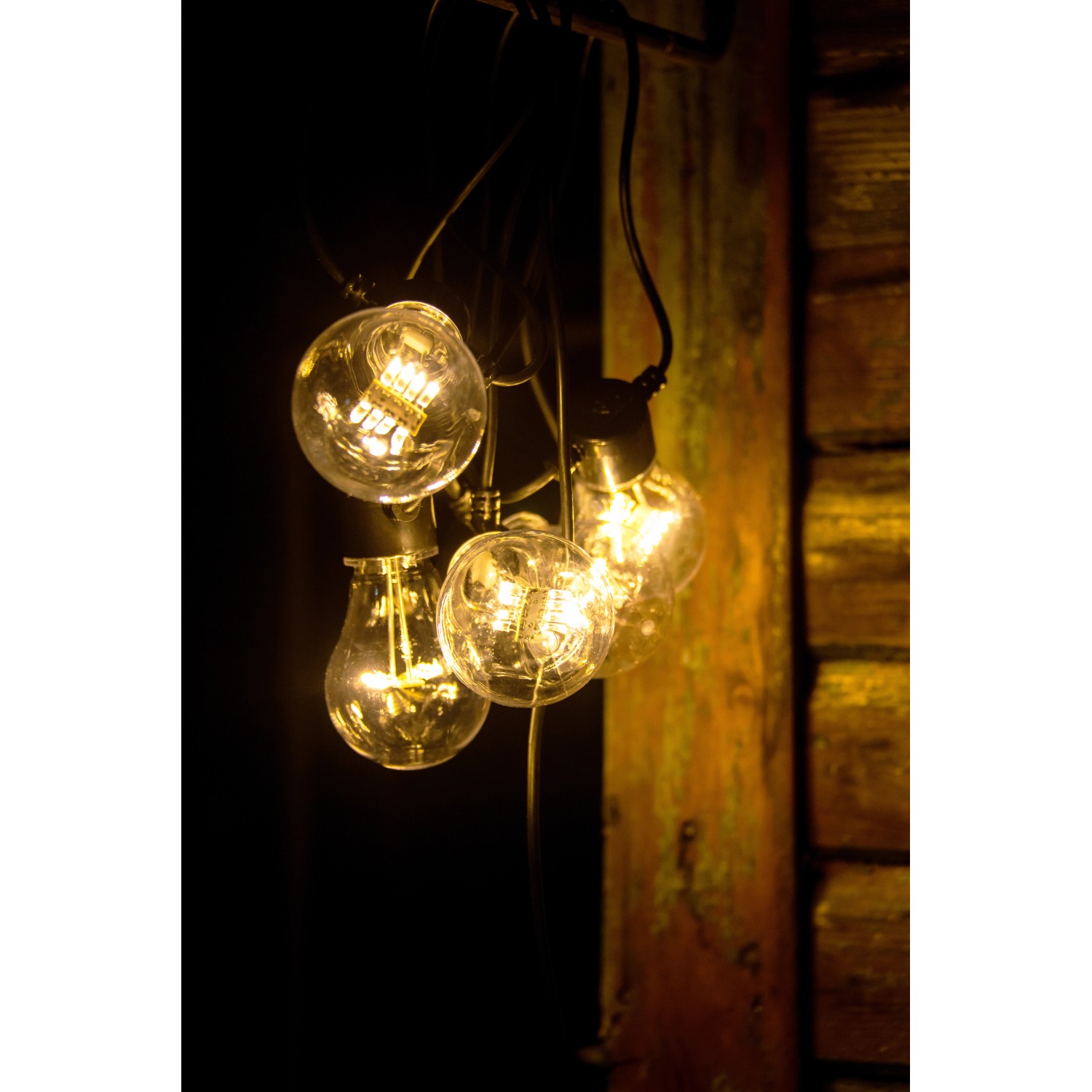 Konstsmide LED-Lichterkette mit 5 klaren, batteriebetriebenen Leuchtmitteln für den Außenbereich.