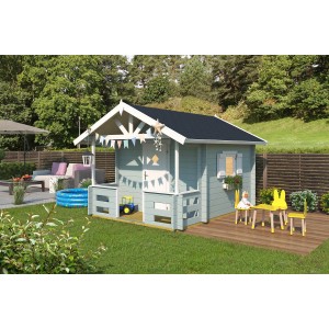 Lasita Maja Kinderspielhaus Lido, gletschergrün, mit Terrasse und Dekoration im Garten.