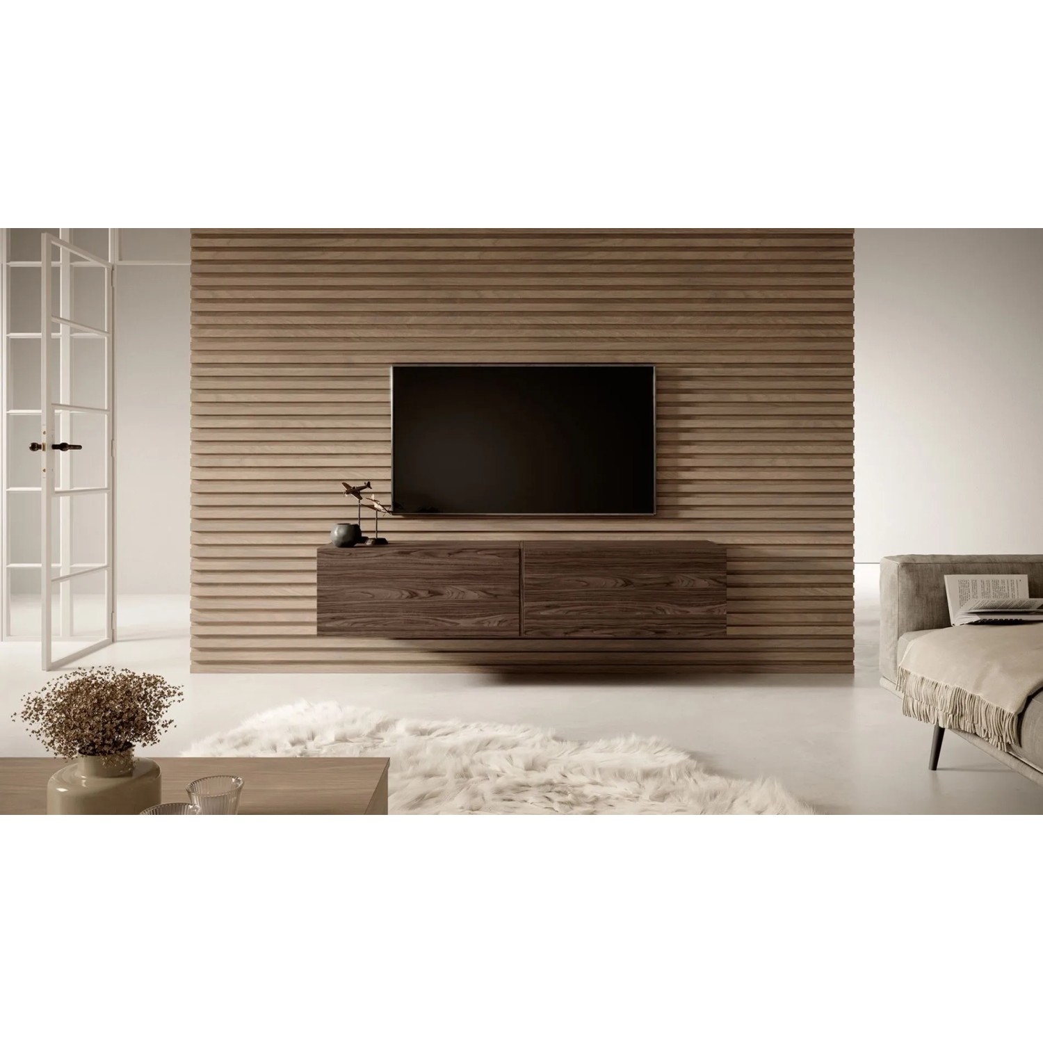 Selsey TV-Hängeboard Bisira 140 cm in Nussbaum Holzoptik, schwebend unter TV an Holzlamellenwand im Wohnzimmer.