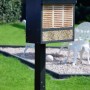 Dobar Insektenhotel XL mit Pfahlständer und 3 Nistblöcken im Garten.