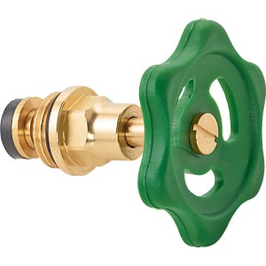 Schrägsitzventil 21 mm (G 1/2) aus Messing mit grünem Handrad zur Durchflussregulierung.