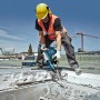 Bosch Professional GSH 7 VC Schlaghammer im Einsatz beim Abbruch von Beton.