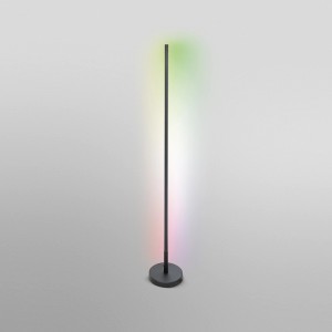 Schwarze Ledvance Smart+ WiFi Stehleuchte, runde Basis, 140 cm hoch, mit Farbverlauf.
