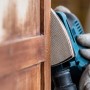 Bosch Expert Netzschleifblatt M480 K120 im Einsatz an Holz.