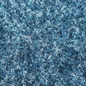 Detailaufnahme: Nadelfilz Teppichboden Invita Denim, Meterware in Blau. Strapazierfähig und fußbodenheizungsgeeignet.