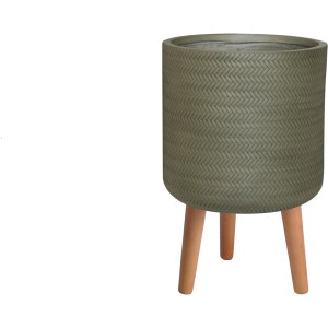 Runder, grüner Übertopf aus Fibre-Clay mit Zopfmuster auf Holzbeinen, Ø 36 cm.