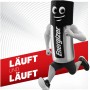 Lustige Energizer CR2032 Lithium Knopfzelle als Comicfigur beim Laufen.