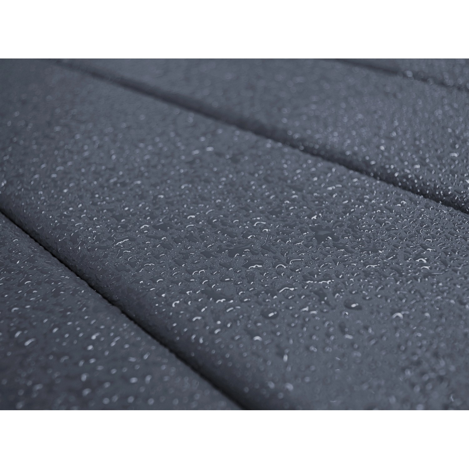 Detailaufnahme: Anthrazitfarbene Wandbohlen mit Wassertropfen des weka Gartenhaus 122.