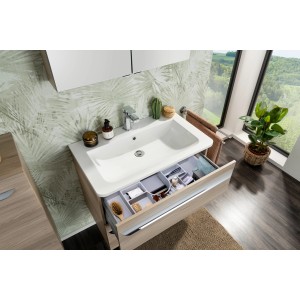 Fackelmann Waschbeckenunterschrank Luxor Steinesche, offene Schublade mit Badutensilien.