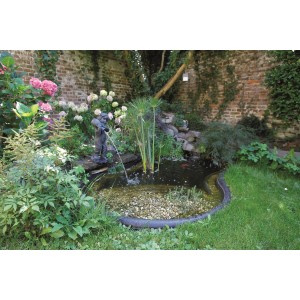 Ubbink Fertigteich Iris SIII mit Pflanzen und Dekoration im Garten, 530 Liter.