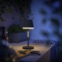 Schwarze Philips Hue Go Tischleuchte für den Innen- und Außenbereich. Smarte, tragbare Lampe mit Farbwechsel.