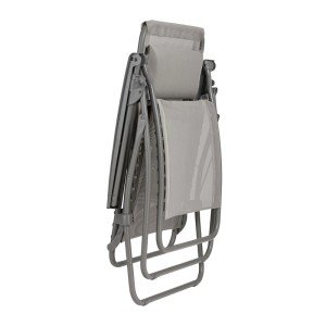 Zusammengeklappter Lafuma Relaxsessel R Clip Batyline in Grau. Ideal für Garten & Terrasse.