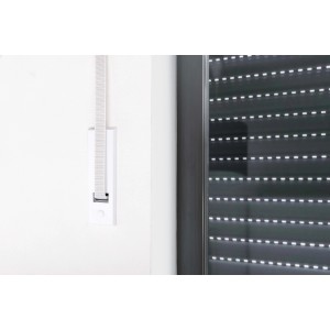 Schellenberg Einlasswickler Maxi 135 mm verzinkt mit Gurtband am Rollladen für Unterputz-Montage.