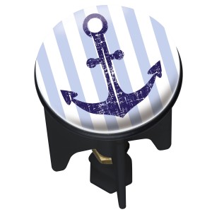 Wenko Abfluss-Stopfen Pluggy Sailor mit blauem Anker auf blau-weiß gestreiftem Hintergrund.