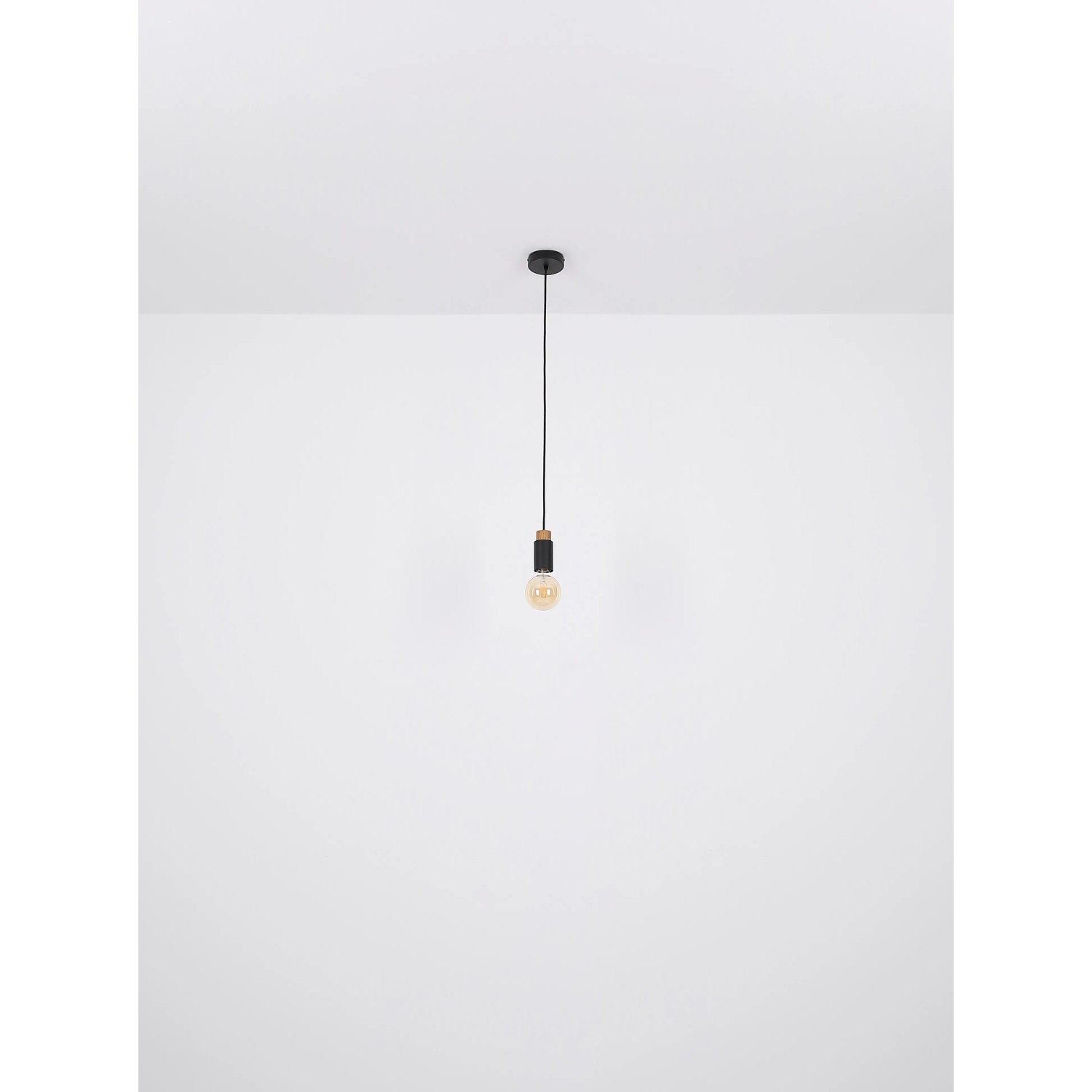 Globo Strahler Matti, 1-flammig, schwarz matt mit Holzelement, für E27 Leuchtmittel.