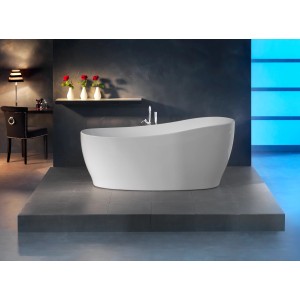 Freistehende, weiße Ottofond Whirlpool Badewanne Aviva Komfort mit Armatur im modernen Bad.