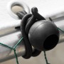 Detailaufnahme: Schwarzer Ballverbinder am Zipper Heimtiergehege, zur Befestigung des Netzes.