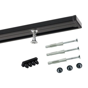 Schwarze 1-Lauf Gardinenschiene Minimal mit Befestigungsmaterial für Deckenmontage. Robuste Aluminium-Vorhangschiene.