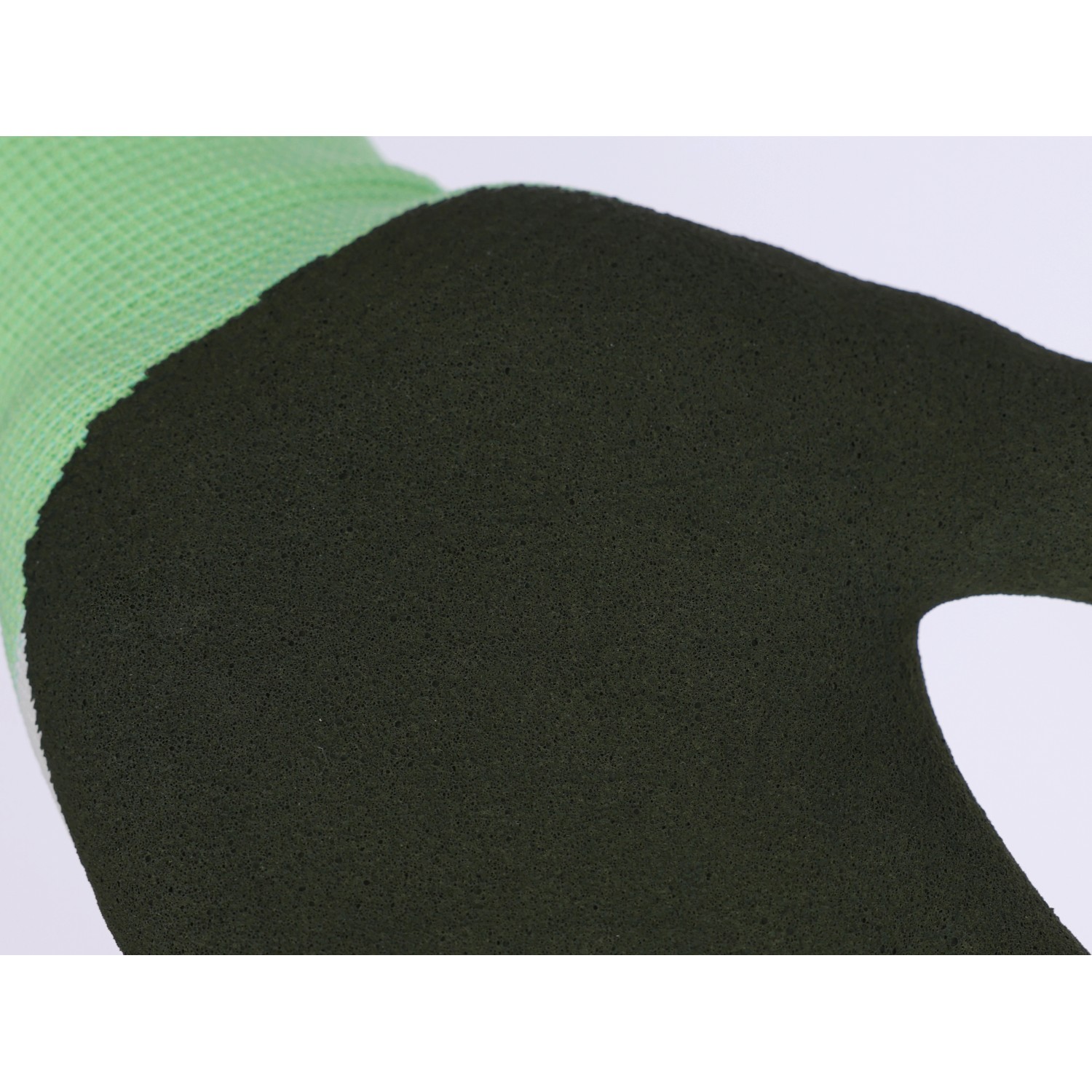 Detailaufnahme: LUX Arbeitshandschuh Eco Gr. 9 mit grüner Stulpe und dunkler Handfläche.