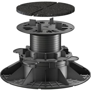 GS Terrassen Gummipad (130x130x3 mm) auf Plattenlager zur Dämpfung und zum Ausgleich von Unebenheiten.
