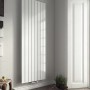 Weißer Ximax Raumheizkörper P1 Duplex (1800x445mm) mit vertikalen Paneelen an der Wand.
