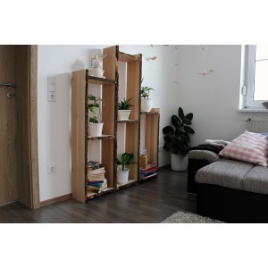 Regal aus Eiche Massivholz mit unbesäumter Kante, 200 cm. Rustikale Optik für Wohnraum.