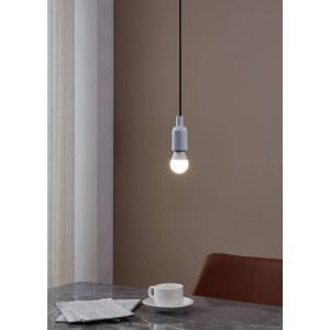 Eglo E27 LED Leuchtmittel in Globeform, 3,4W, neutralweißes Licht, hängend über einem Tisch.