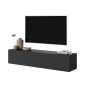 Schwarzes Selsey Veldio TV-Hängeboard 140 cm mit geriffelter Lamellenfront und TV im modernen Wohnzimmer.