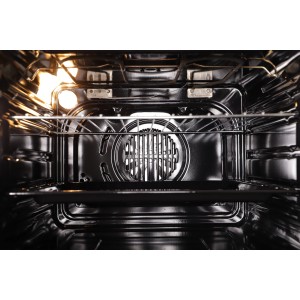 Innenraum des Respekta Einbaubackofens Jannis mit Grillrost und Beleuchtung.