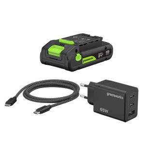 Greenworks Akku-Starter-Set: 24V Akku, Ladegerät und Kabel in Schwarz-Grün.