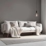 Wohnraum mit grauer Erfurt Vliesfaser Colour 302-2 Tapete und weißem Sofa.