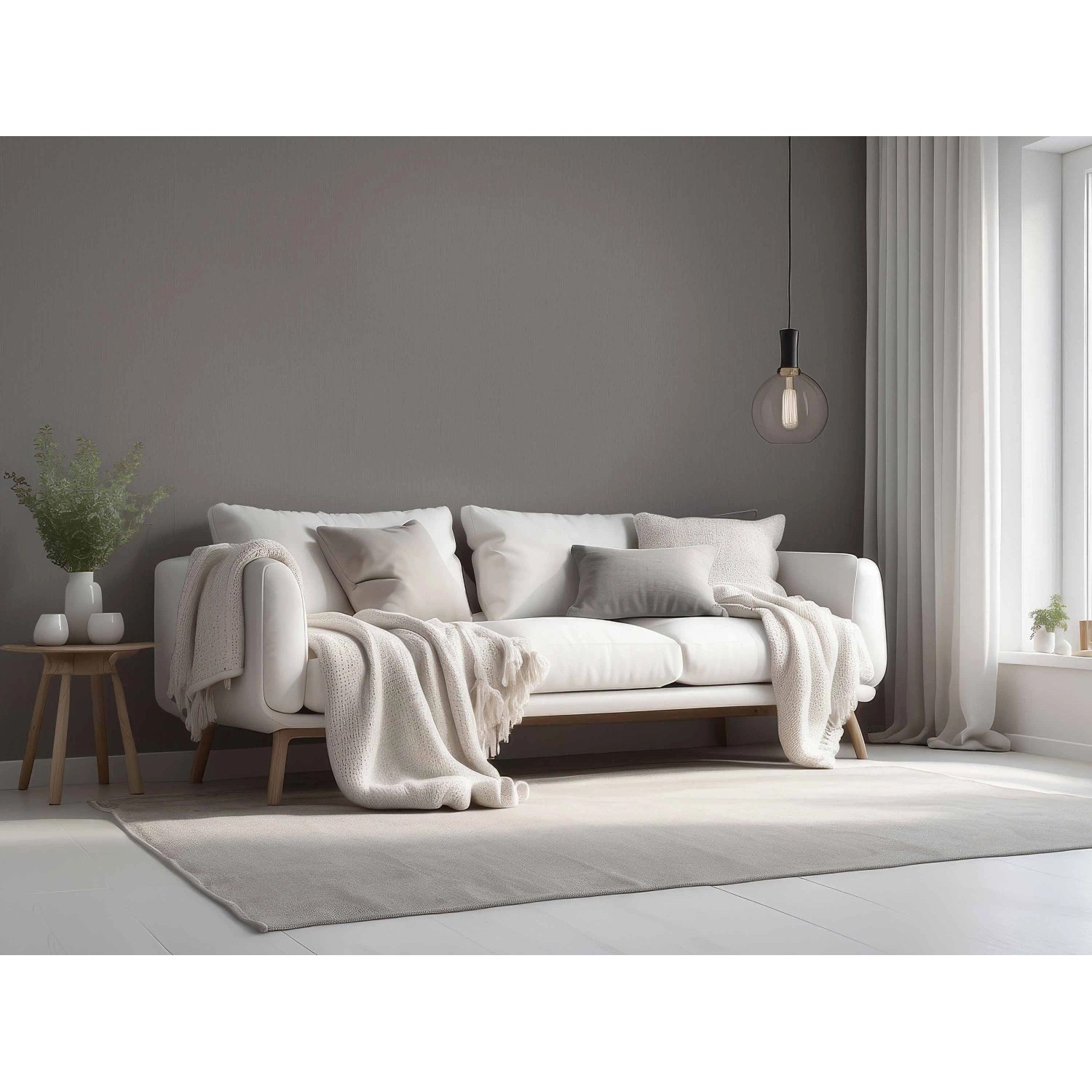 Wohnraum mit grauer Erfurt Vliesfaser Colour 302-2 Tapete und weißem Sofa.
