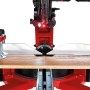 Einhell Akku-Zug-Kapp-Gehrungssäge TE-SM 36/10 L Li-Solo mit Laser beim Holzzuschnitt.
