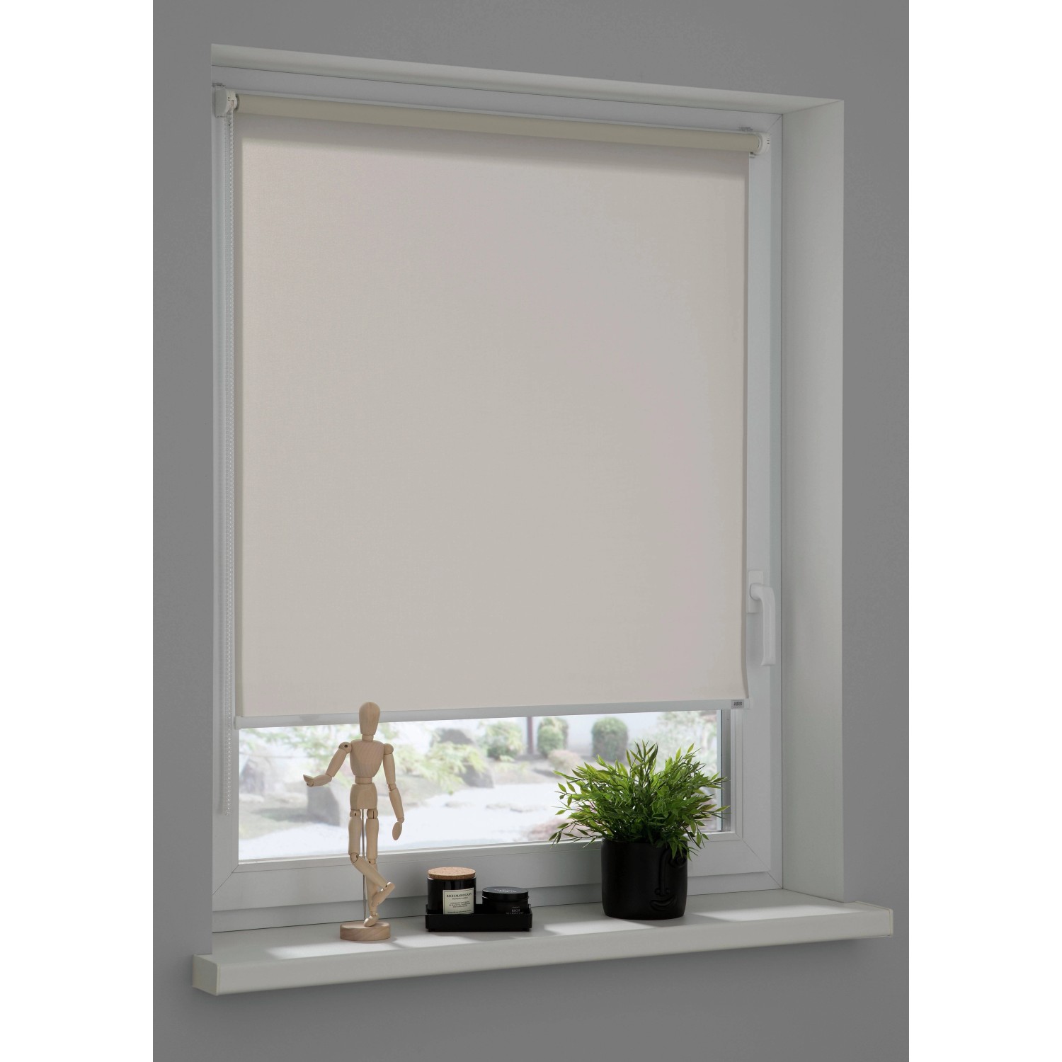 Beiges Schöner Wohnen Tageslicht-Rollo Tizia, 45x150 cm, am Fenster montiert.