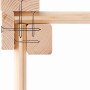Detailaufnahme der Eckverbindung des Karibu Holz-Gartenhauses mit Schrauben.