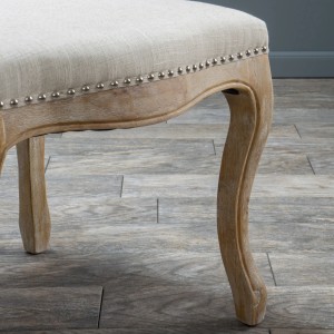 Detailaufnahme: Mit Rust-Oleum Weathered Wood Ash Grau behandeltes Holz mit Treibholz-Effekt.