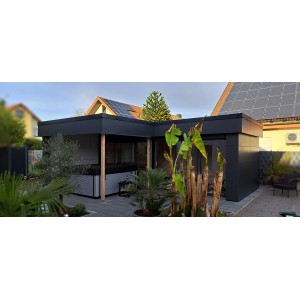 Anthrazit Kompaktplatte (280x130x0,6 cm) als Wandverkleidung im Außenbereich.