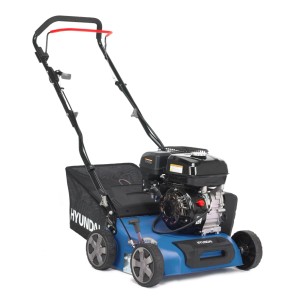 Blauer HYUNDAI Benzin-Vertikutierer und Lüfter mit schwarzem Motor, 40L Fangkorb und 40 cm Arbeitsbreite.