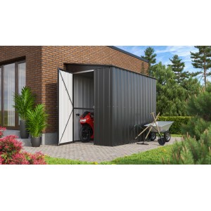 Globel Metall-Anlehngerätehaus Lean-To in Anthrazit mit geöffneter Tür, darin ein Motorrad.